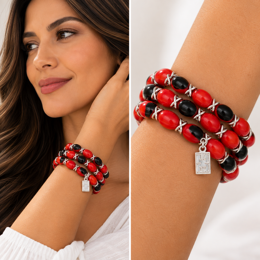 Pulsera ajustable de buena suerte y envoltura significativa.