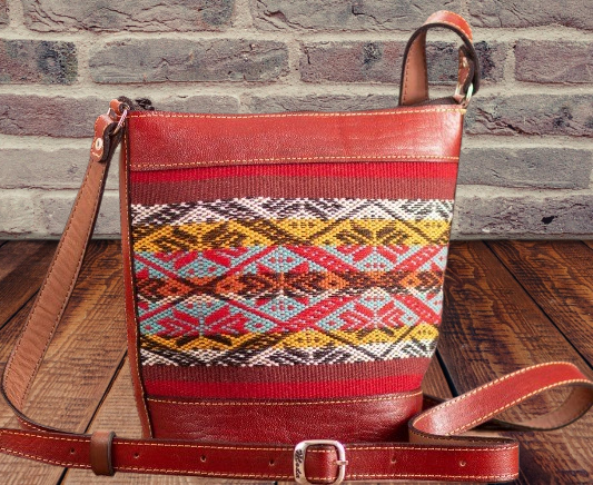 Handmade Peruvian Leather Handbag – Artisan-Crafted for Style & Functionality