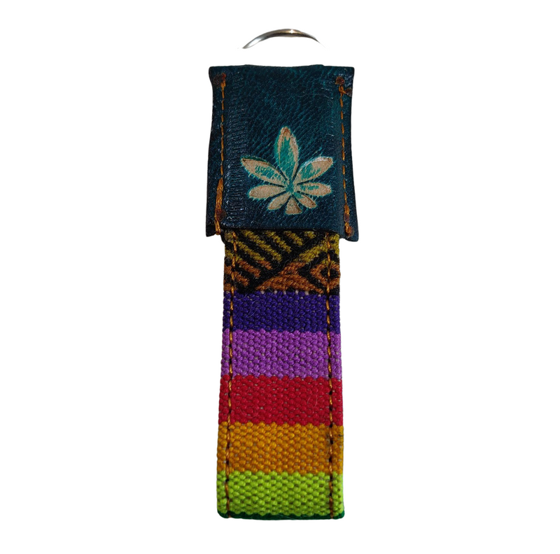 Llavero/llavero de cuero "Unisex" hecho a mano textil tradicional multicolor de 4" de largo por 1"